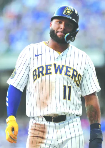 Padres finish home sweep of Brewers Wednesday